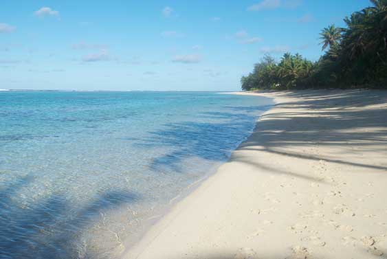 as usual, no one on the beach at Areora Beachfront Escape, Rarotonga, Titikaveka