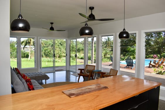 full kitchen (and dishwasher)