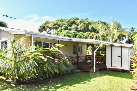 Kia Manuia Cottage a two bedroom home in the village of Titikaveka