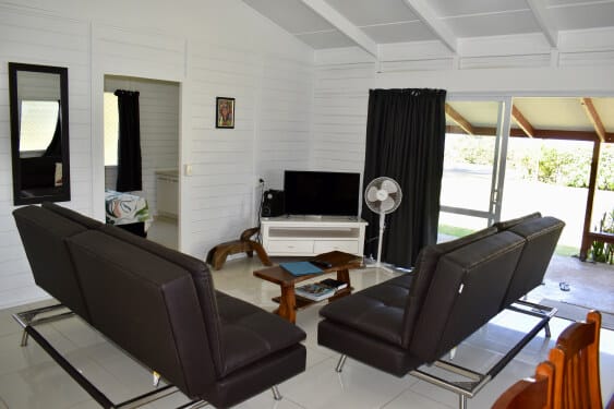 alternate view of living room at Macs Shack, Rarotonga Cook Islands